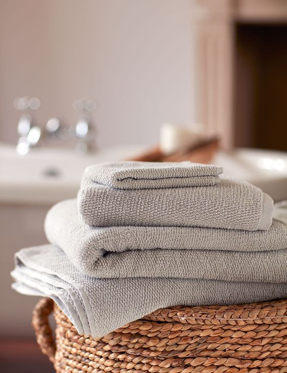 Khăn tắm cần được vệ sinh sau 3 lần sử dụng và thay mới sau 3 tháng.