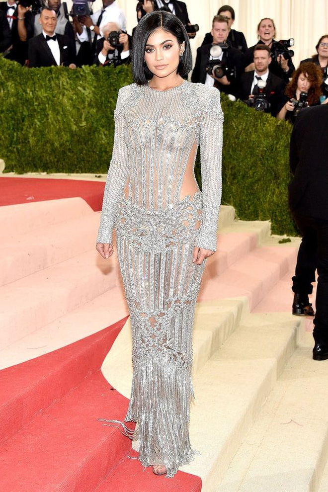 Bộ váy này đã làm bị thương Kylie Jenner.