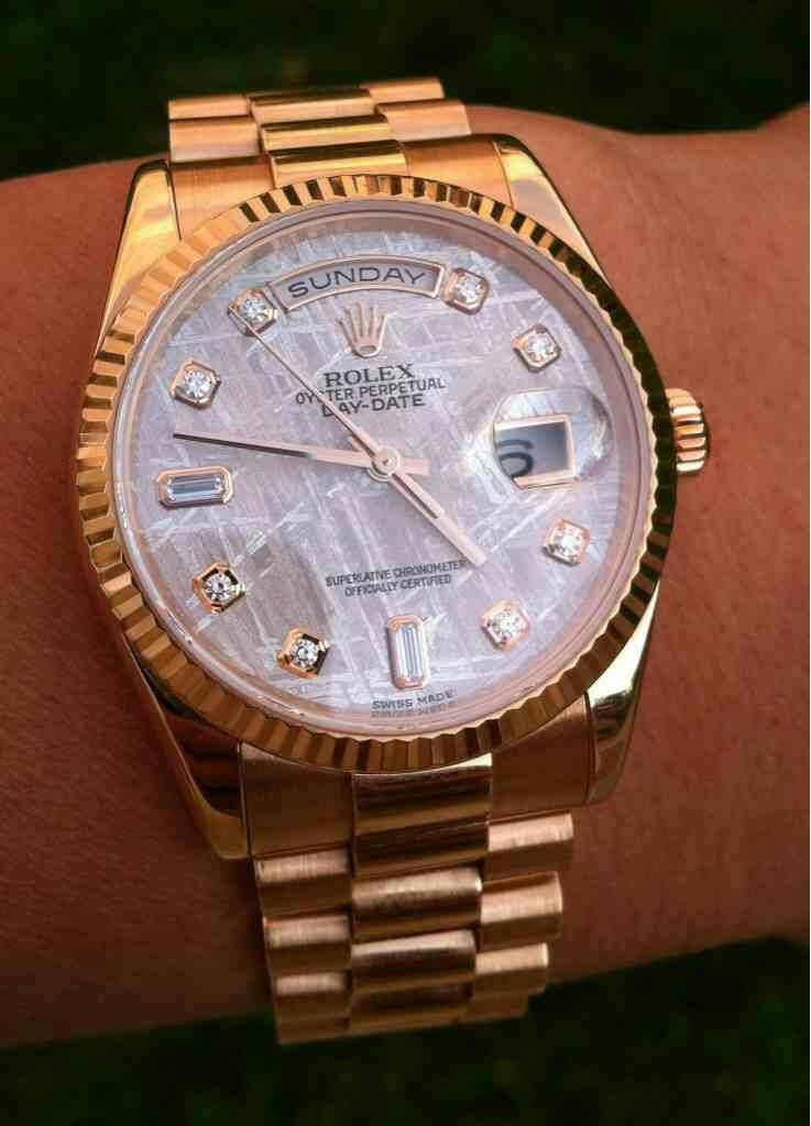 Rolex được thành lập vào năm 1905. Đây là thương hiệu đồng hồ xa xỉ lâu đời và là biểu tượng của giới giàu có.