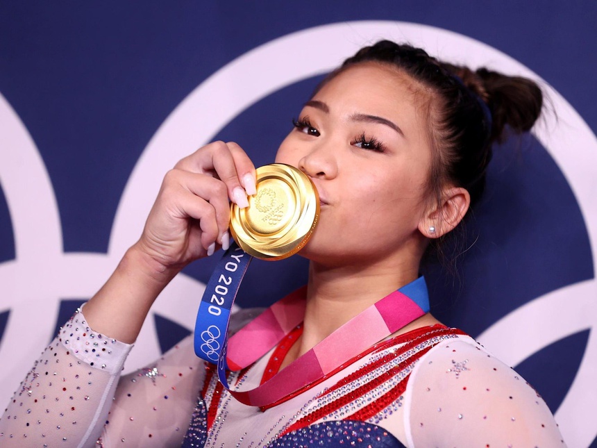 Sunisa Lee là nữ VĐV gốc Á đầu tiên giành được HCV thể dục dụng cụ tại một kỳ Olympic.