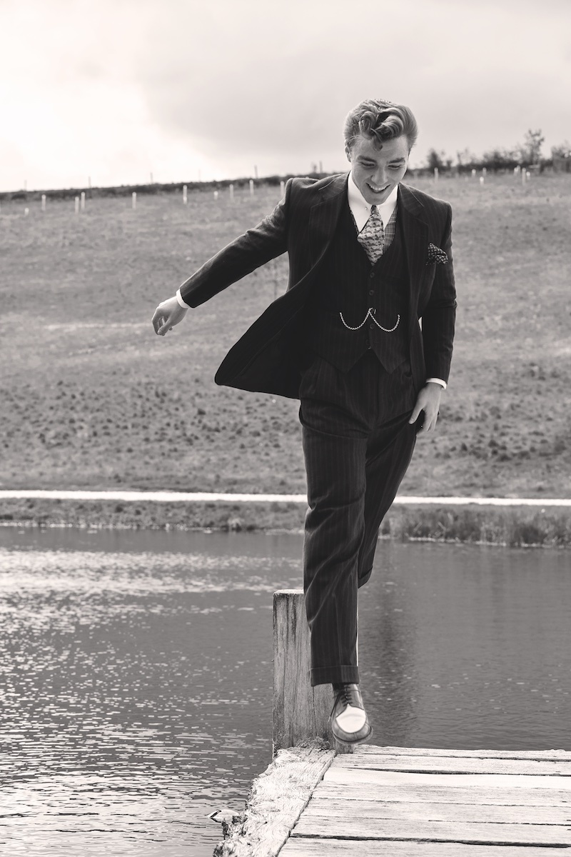 Rocco theo đuổi phong cách Sartorial - phong cách thời trang nổi bật với những bộ suit được may đo cá nhân hóa một cách hoàn toàn thủ công, thường mang màu sắc cổ điển. Đây cũng là chuẩn mực mà một người đàn ông có thể theo đuổi khi diện suit.