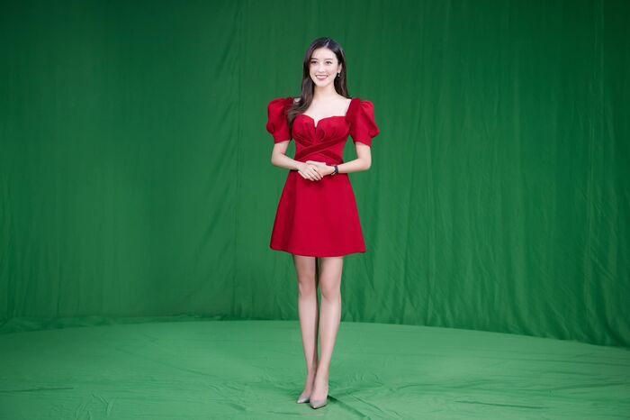 Á hậu Huyền My đã trở thành BTV đài truyền hình Việt Nam. Đây là một vai trò hoàn toàn mới đối với người đẹp.