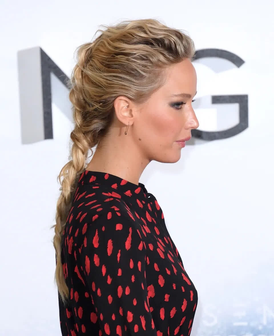 Học ngay Jennifer Lawrence những kiểu tóc biến mặt tròn trở nên thon gọn  - Ảnh 4