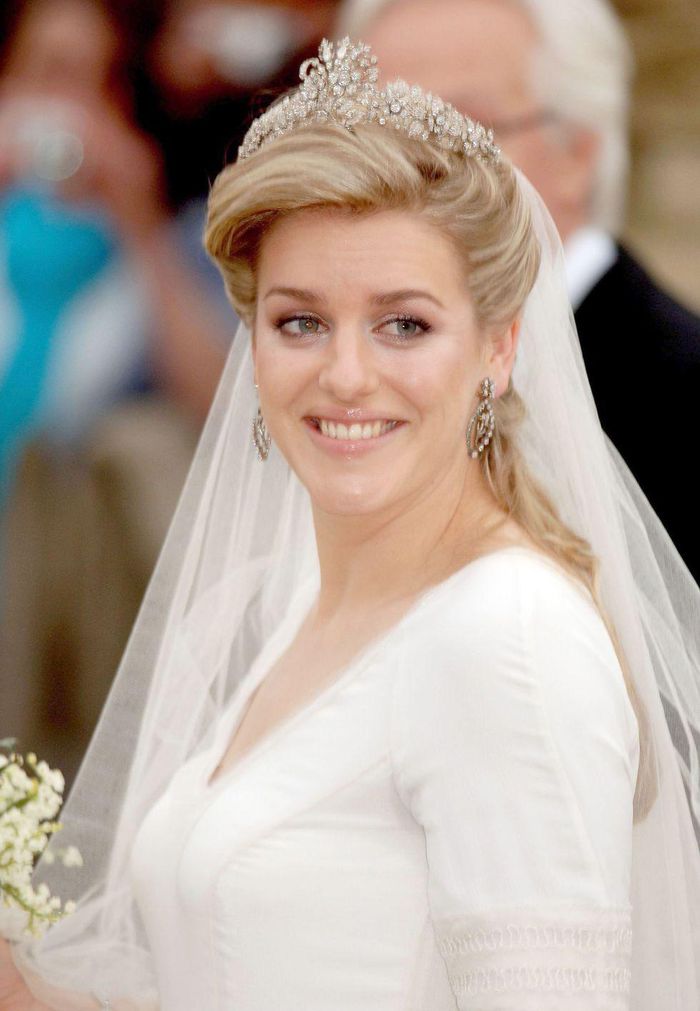Cubitt-Shand là chiếc vương miện được Laura Lopes (con gái của Camilla, nữ công tước xứ Cornwall) đeo trong ngày cưới vào năm 2006. Nữ công tước xứ Cornwall cũng đeo nó trong đám cưới đầu tiên với Andrew Parker-Bowles