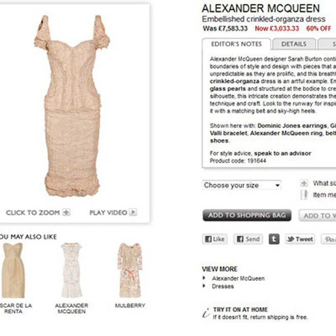 Tuy nhiên, cư dân mạng đã tìm được chiếc váy gốc và nó chỉ có giá khoảng 90 triệu đồng (đã giảm giá). Ngoài ra nếu để ý kỹ thì chiếc váy của Alexander McQueen trên website có phần chân váy khá khác với váy của Lý Nhã Kỳ.