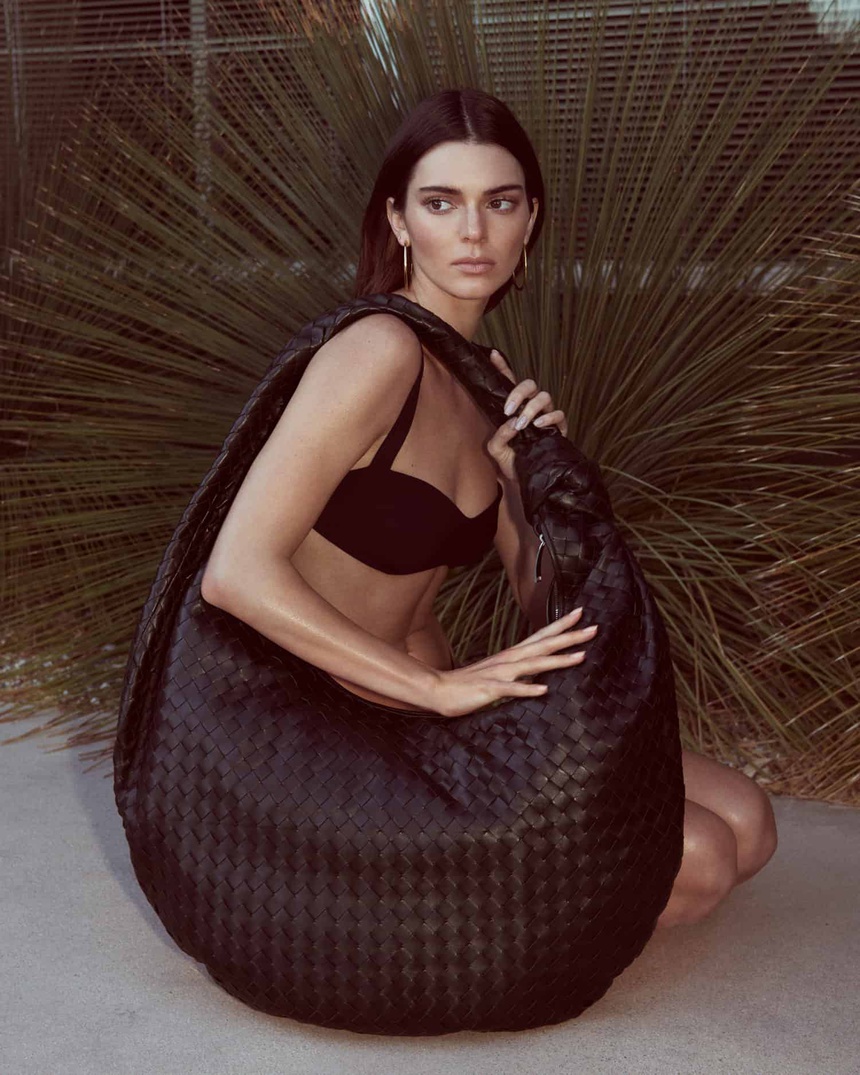 Kendall Jenner bị nhiều người cho rằng không có tài năng trong lĩnh vực sáng tạo và cô chỉ được nhận công việc này do danh tiếng 'ảo' quá lớn.