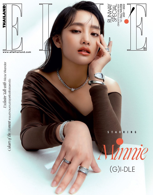 Minnie trở thành gương mặt trang bìa số tháng 9 của ELLE Thái Lan. Tuy nhiên, cô nàng bị chỉ trích vì để móng mộc quảng cáo cho trang sức cao cấp.