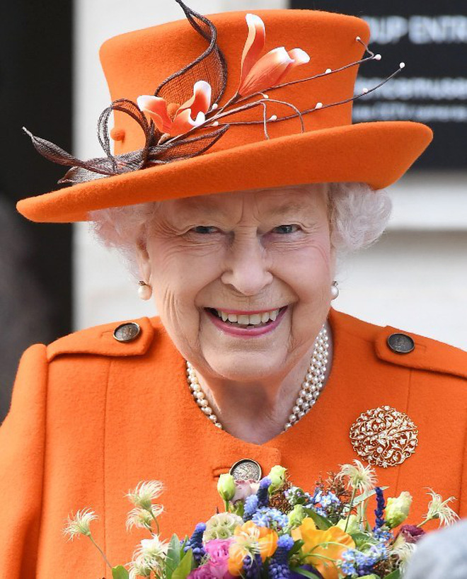 Nếu không đội mũ thì kể cả Nữ hoàng cũng không được phép tham gia vào sự kiện.