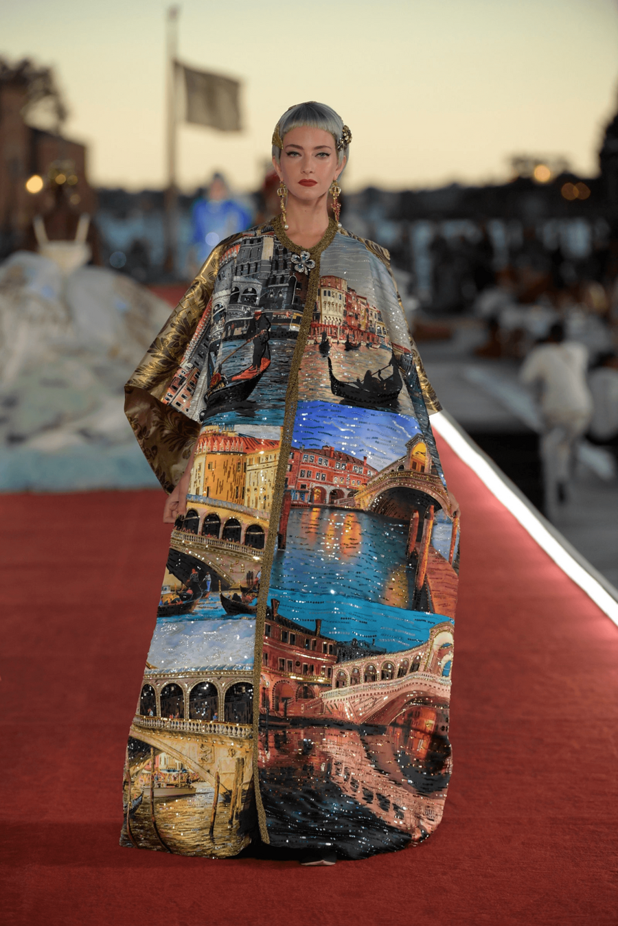 5 sự thật về show diễn hoành tráng Alta Moda Venezia 2021 của Dolce & Gabbana  - Ảnh 1