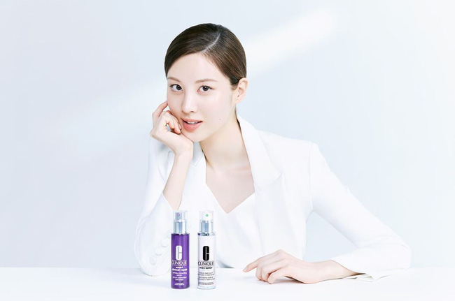 Seohyun không chỉ là đại sứ thương hiệu của Clinique ở thị trường Hàn Quốc mà cô còn đại diện nhãn hàng tại khu vực châu Á Thái Bình Dương.