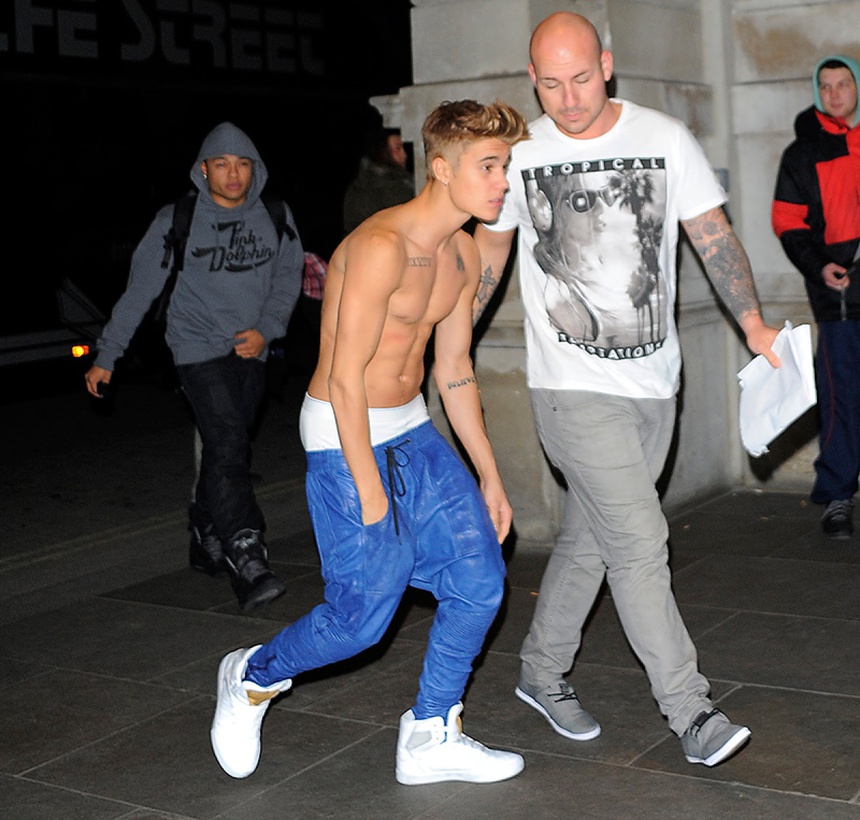 Đã từng có thời Justin Bieber luôn xuất hiện với những chiếc quần tụt quá mông.