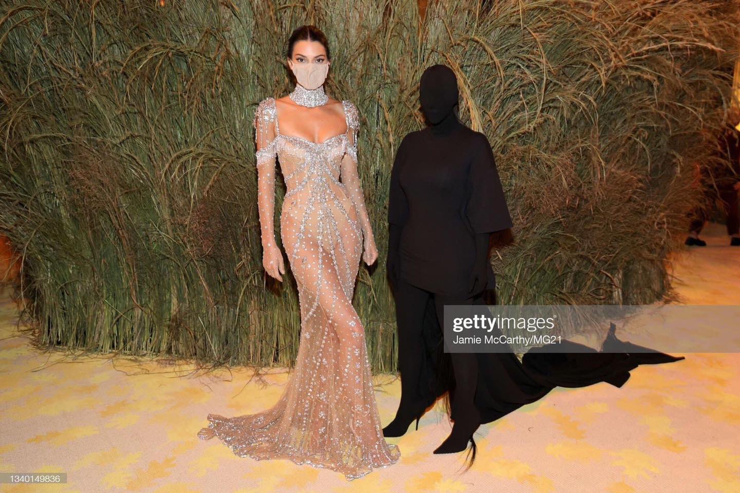 Met Gala 2021: Kim Kardashian 'thi triển' tuyệt chiêu “ẩn thân chi thuật'?