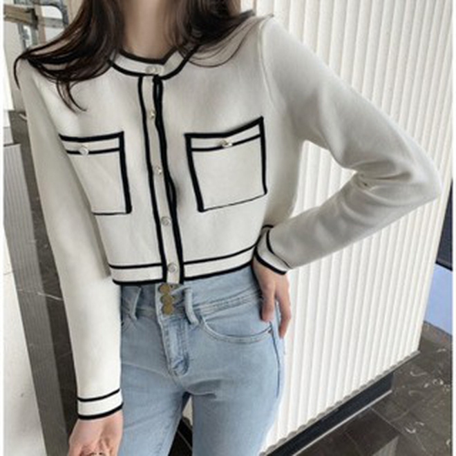 Thiết kế của chiếc áo Jennie mặc khá tinh tế nhưng vẫn thu hút. Hiện nay, bạn có thể mua chúng trên Taobao