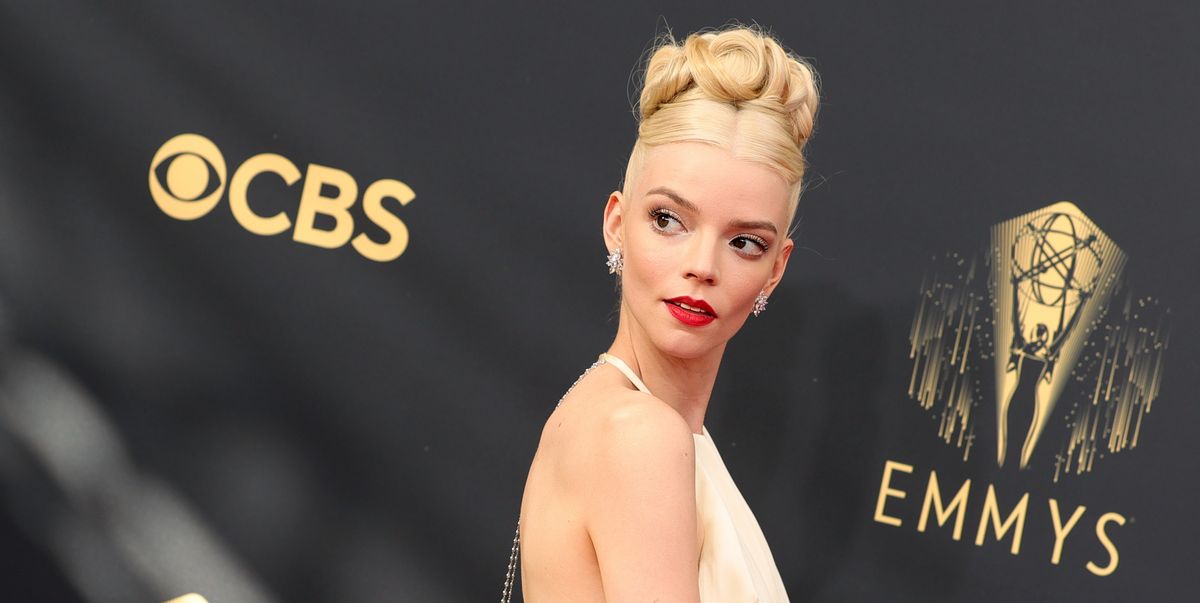 Tổng kết Emmy 2021: Những bộ váy đẹp nhất thảm đỏ