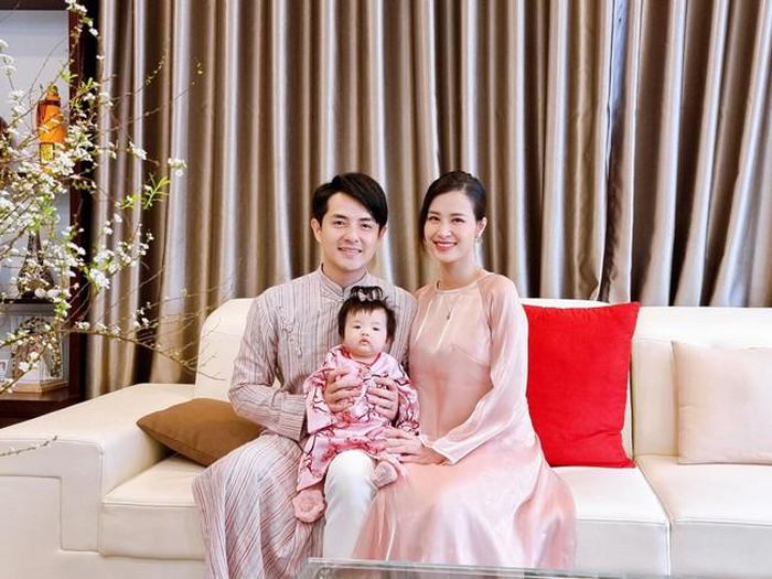Gia đình Đông Nhi - Ông Cao Thắng - Winnie, gia đình thời trang mới của showbiz Việt.