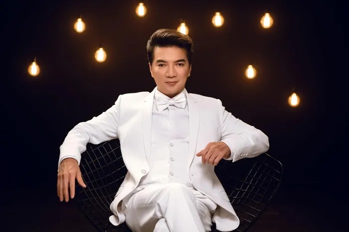 Đàm Vĩnh Hưng đam mê những bộ đồ 'ton sur ton'