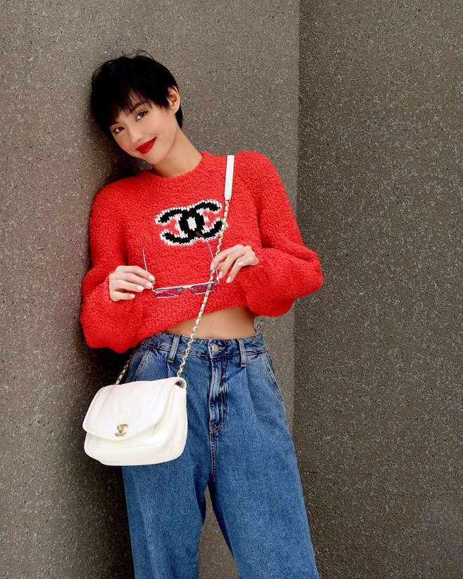 Chanel là một trong những nhãn hàng yêu thích của Khánh Linh.