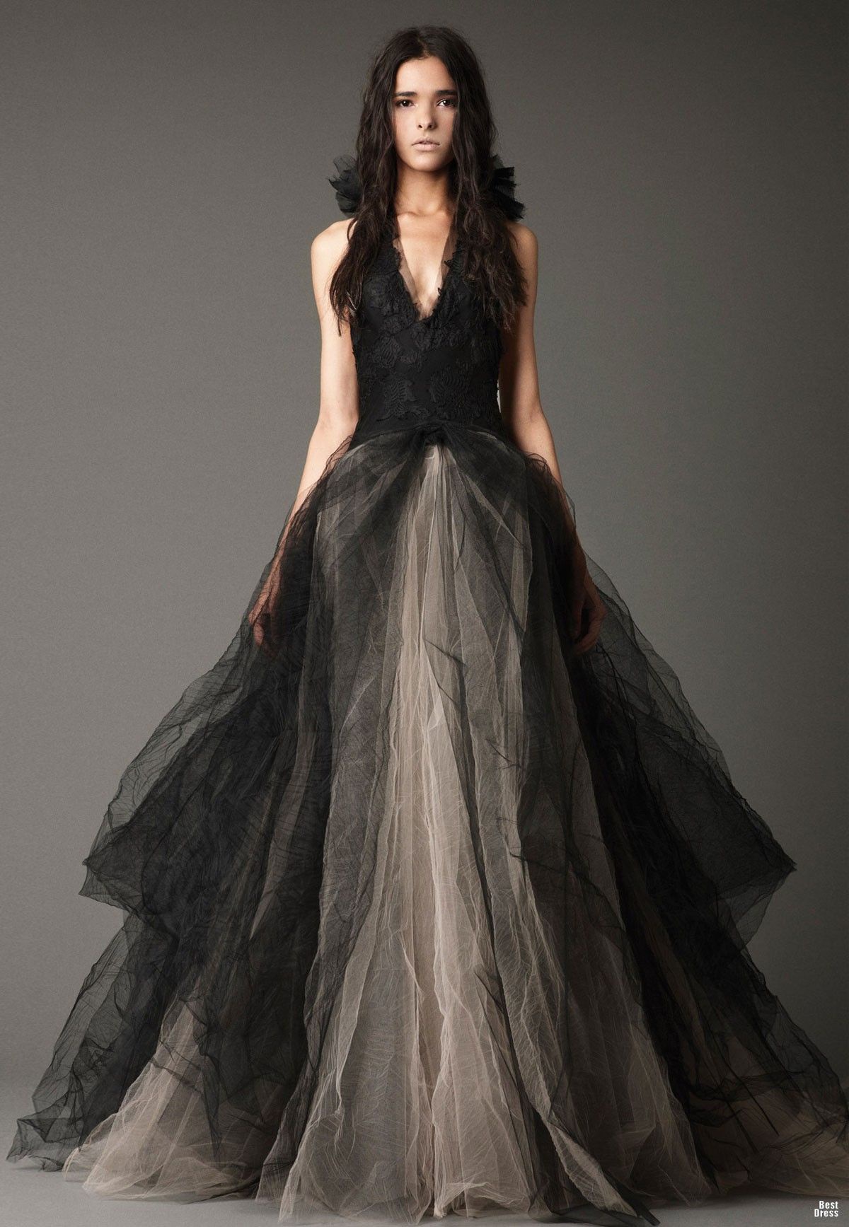 24 Mẫu áo cưới đen thanh lịch sắc sảo - wedding dress