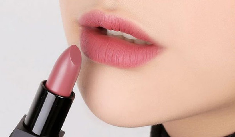 Tự mua quà 20-10: 4 thỏi son hồng đất bạn nên đầu tư để diện cả năm 