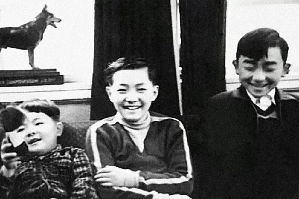 NTK Yohji Yamamoto sinh ra khi Nhật Bản đang phải chật vật vượt qua sức ảnh hưởng của Thế chiến thế giới thứ 2.