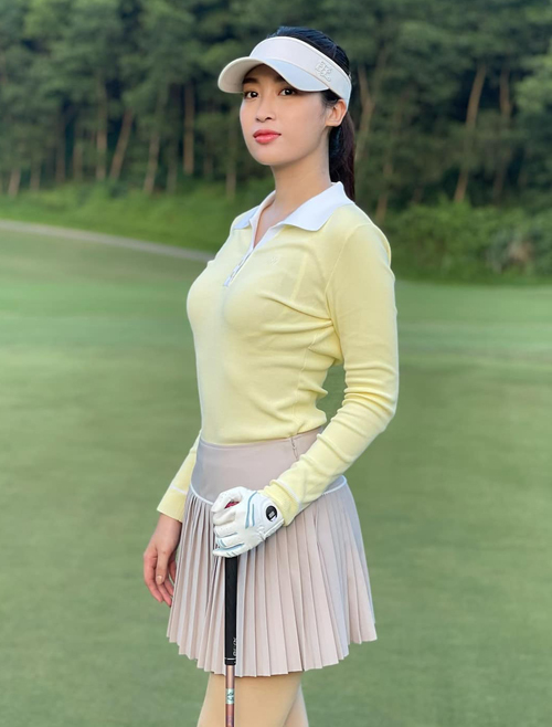 Đỗ Mỹ Linh cũng là một người rất yêu thích môn thể thao golf.