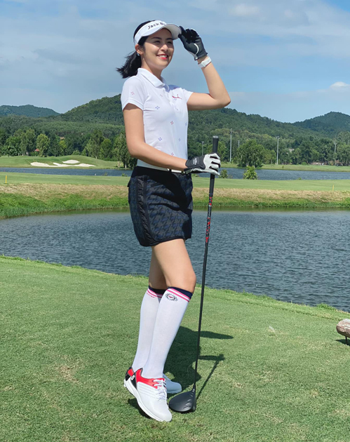 Ngọc Hân khá thích tập golf. Cô luôn cố gắng ra sân tập ít nhất 1 lần/tuần.