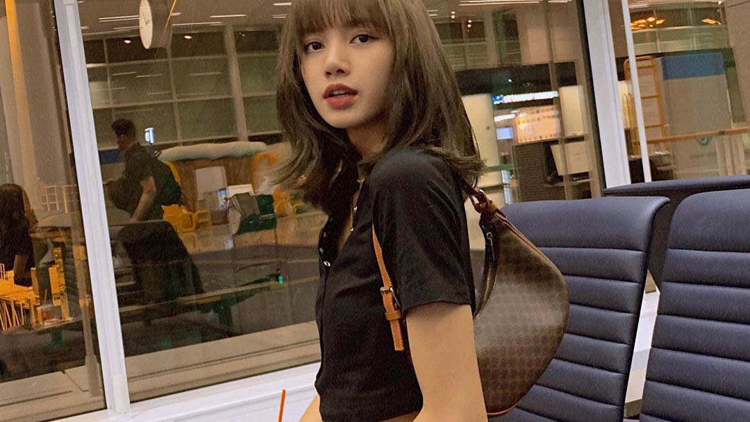Fan của Lisa đồng loạt yêu cầu Celine đổi tên túi xách Ava