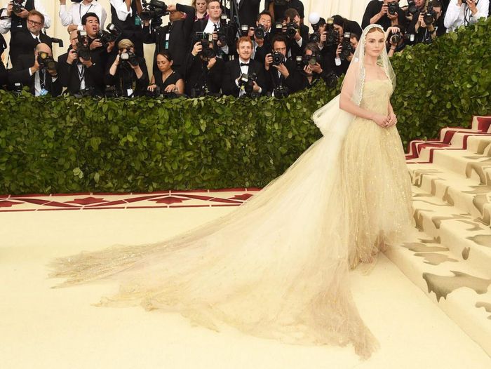 Chiếc váy lung linh mà Kate Bosworth diện tại Met Gala 2018 được làm lại từ chiếc váy cưới của cô.