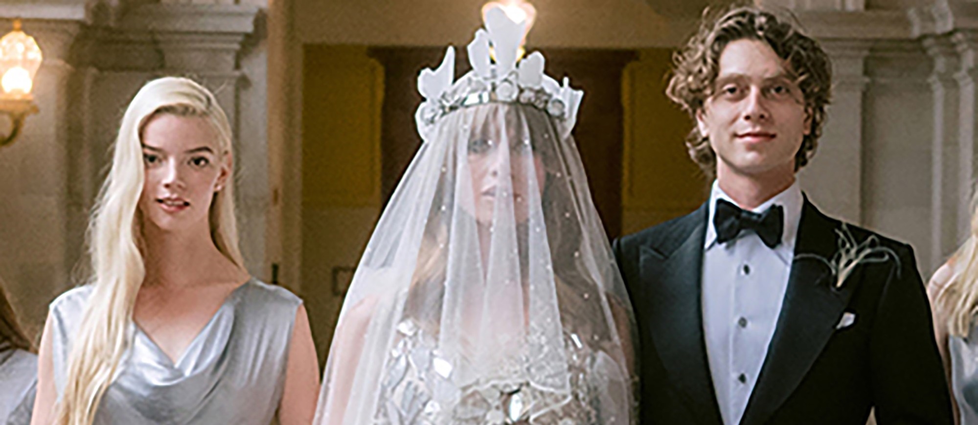 Khi bạn thân là cực phẩm nhan sắc: Cháu gái tỉ phú bị Anya Taylor – Joy làm cho lu mờ trong đám cưới