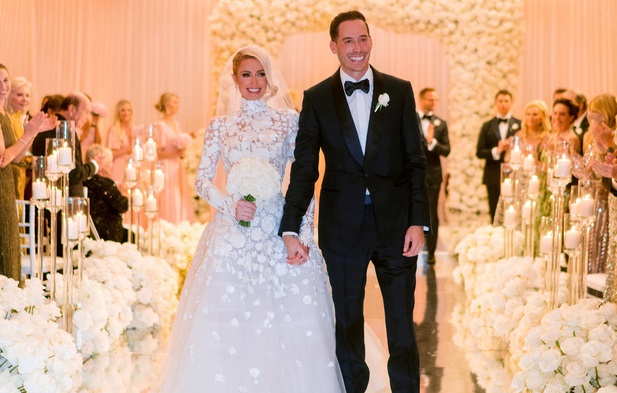 4 bộ váy cưới cực “cháy” được "gái hư" Paris Hilton diện lên xe hoa    