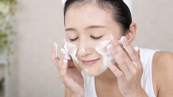 Sáp tẩy trang có dùng được cho da mụn? 