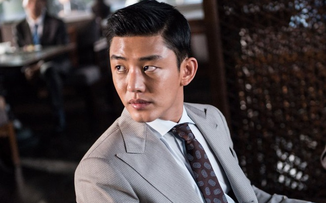 “Giáo chủ” Yoo Ah In của Hellbound (Bản án từ địa ngục): Điên cuồng từ phim ảnh đến thời trang 