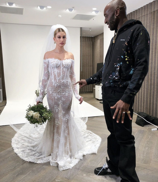 Virgil Abloh đã đích thân thiết kế tặng cho Hailey Bieber một chiếc váy cưới tuyệt đẹp vào ngày trọng đại nhất cuộc đời.