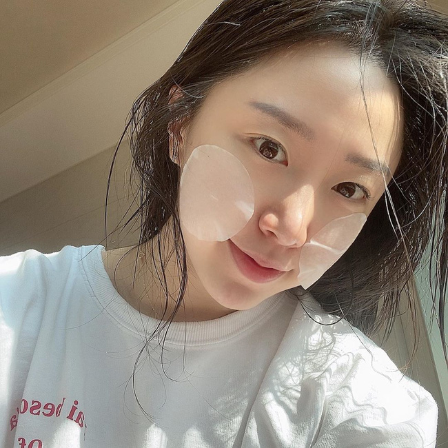 Dùng toner và mặt nạ như thế nào để da căng bóng không lỗ chân lông? 