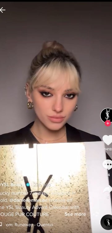 'Mượn gió bẻ măng', giữa cơn bão chỉ trích Chanel, YSL đã tung ra video TikTok unbox chiếc hộp mùa vọng của mình. Nhìn thái độ của cô người mẫu đầy thách thức!