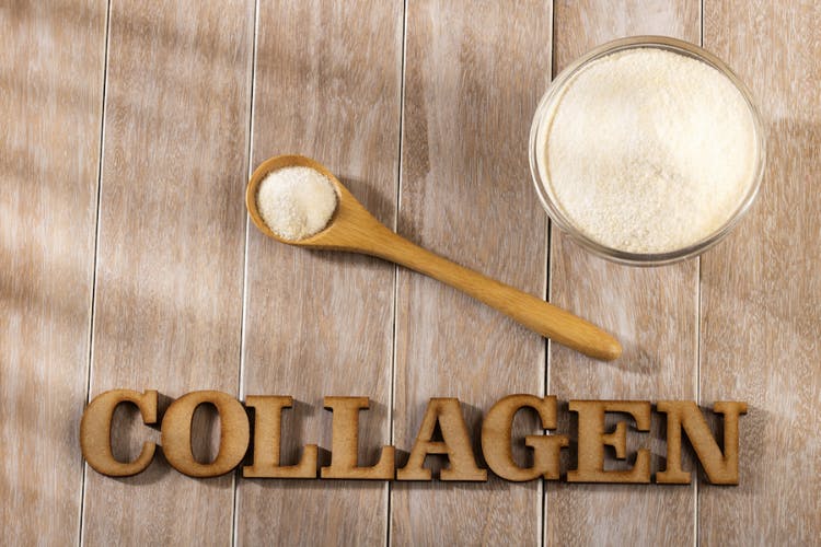 Bắt đầu từ 25 tuổi, bạn nên bổ sung collagen vào bên trong cơ thể.