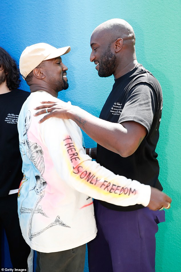 Hiện nay, có nhiều người tin cho rằng, Kanye West sẽ thay thế Virgil Abloh trong vai trò Giám đốc sáng tạo mảng thời trang nam của Louis Vuitton. Nếu điều này xảy da, Louis Vuitton sẽ có một người 'thuyền trưởng' da màu thứ hai.