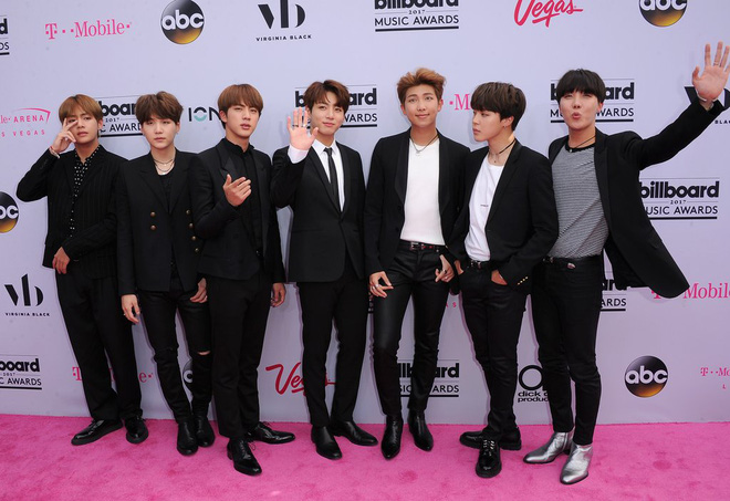 BTS lên bìa số khai niên của Vogue Hongkong