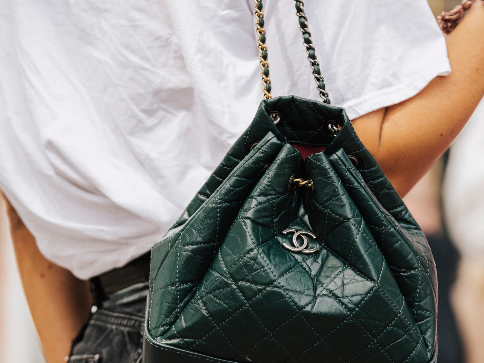 Việc tăng giá của Chanel nhằm mục đích cạnh tranh với Hermès