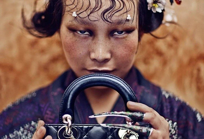 Phụ nữ Trung Quốc và nỗi ám ảnh về đôi mắt xếch