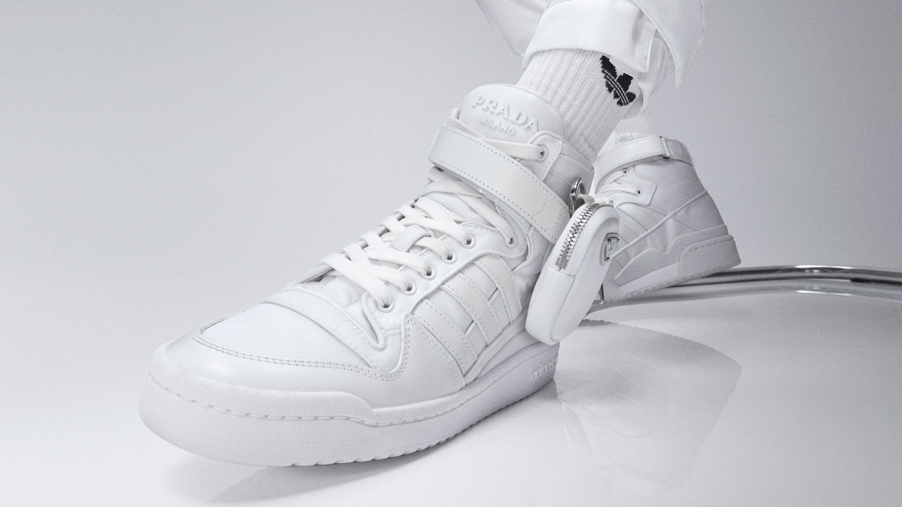 Prada và Adidas hợp tác sản xuất giày thế thao bằng chất liệu nhựa tái chế. Đây là lần thứ 3 mà hai thương hiệu này kết hợp với nhau.