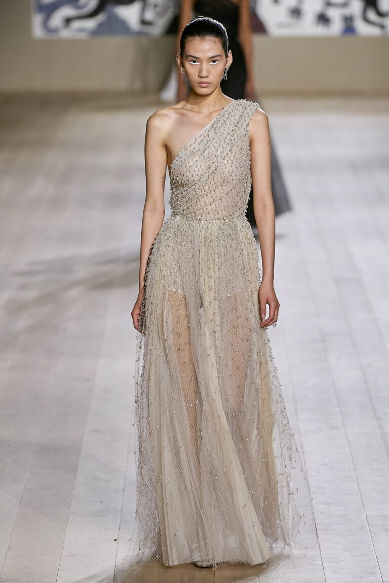 Christian Dior Haute Couture Xuân – Hè 2022: Tối giản là đích đến của sự cao cấp - Ảnh 9