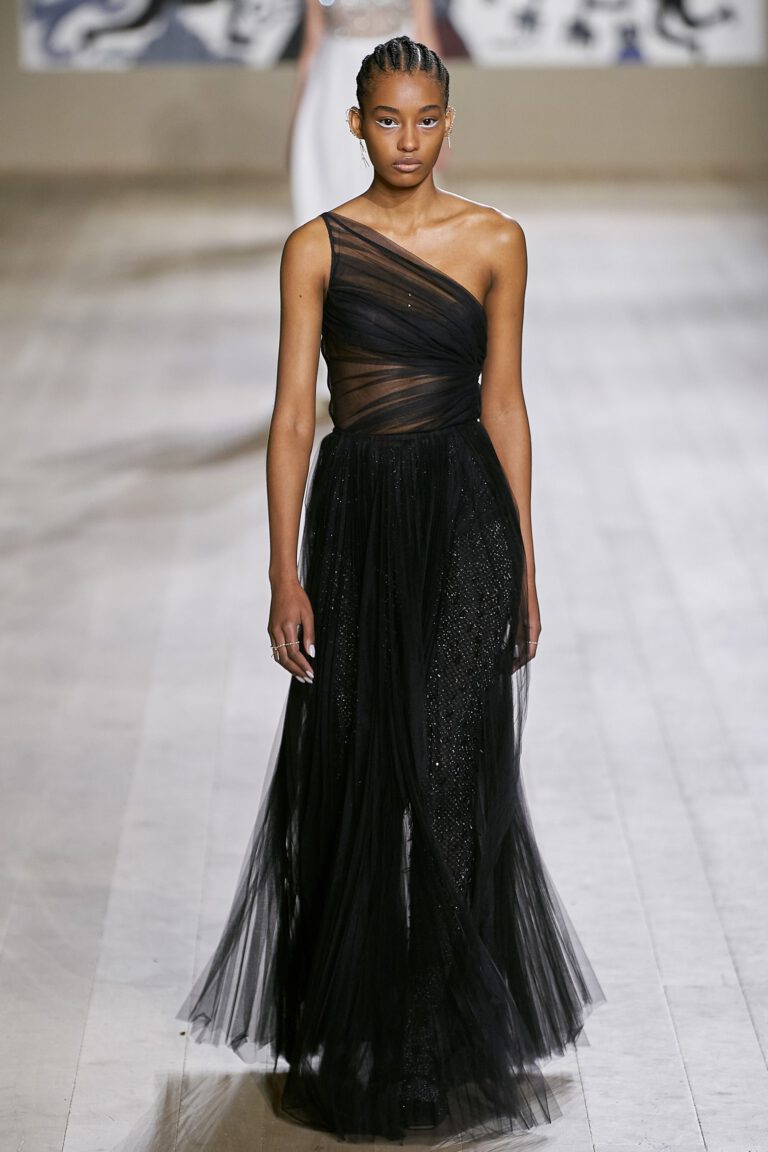 Christian Dior Haute Couture Xuân – Hè 2022: Tối giản là đích đến của sự cao cấp - Ảnh 10