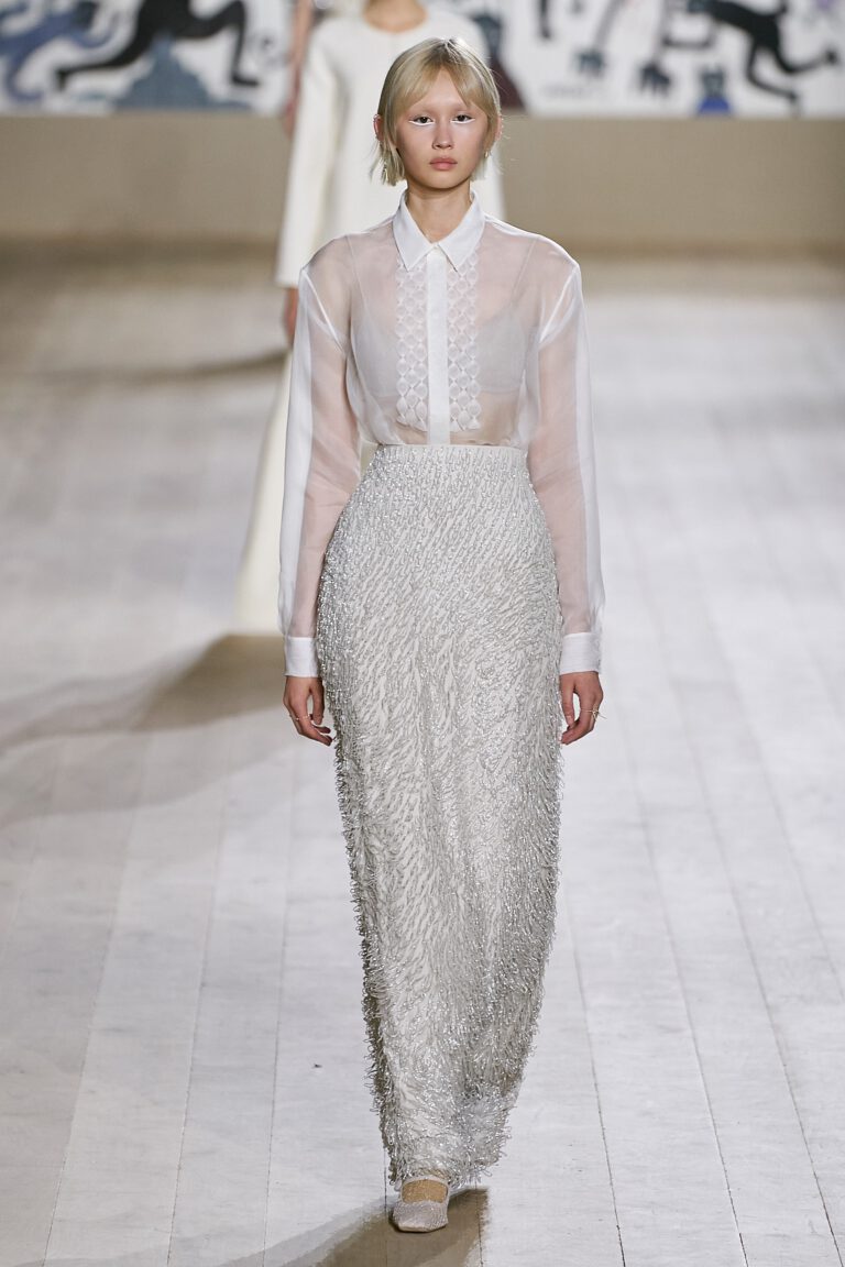 Christian Dior Haute Couture Xuân – Hè 2022: Tối giản là đích đến của sự cao cấp - Ảnh 15
