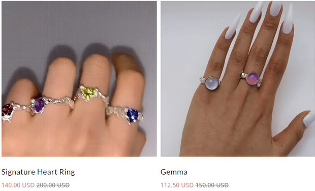 Cặp đôi đã đặt nhẫn từ một thương hiệu làm trang sức thủ công của Hàn Quốc. Vì đặt làm riêng nên mức giá của đôi nhẫn này cũng đắt hơn so với bình thường.