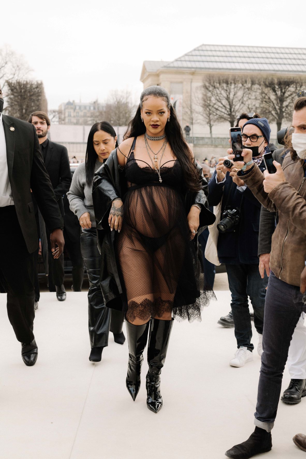Hành trình 'thời trang hàng ghế đầu' của 'mẹ bỉm' Rihanna  - Ảnh 17