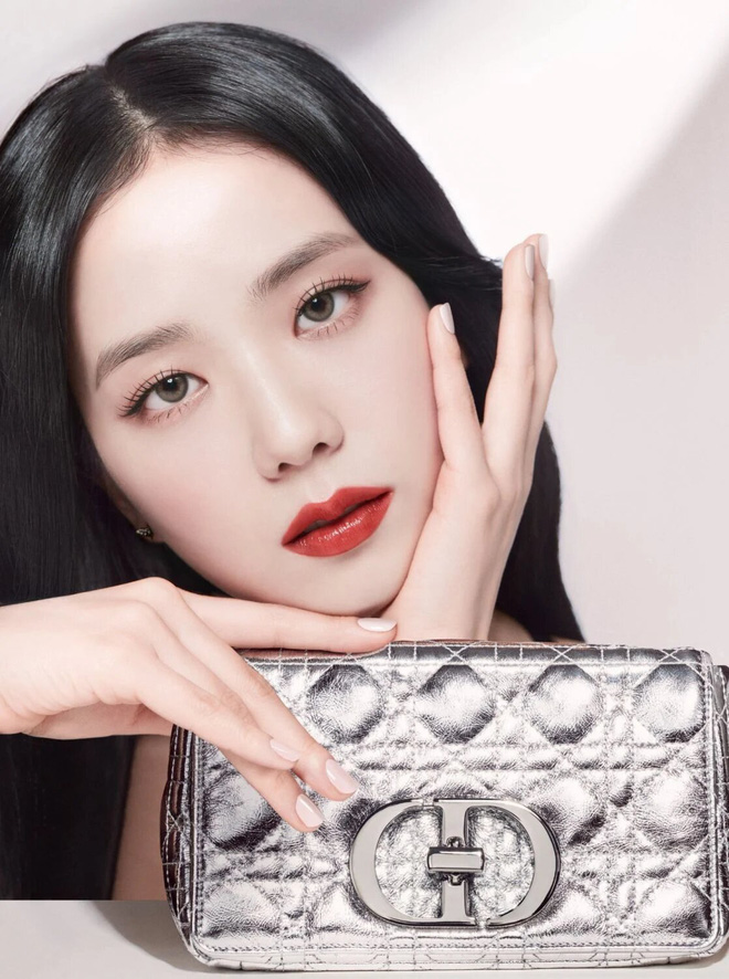 Jisoo giúp Dior Hàn Quốc cháy hàng 35 màu son cùng một lúc