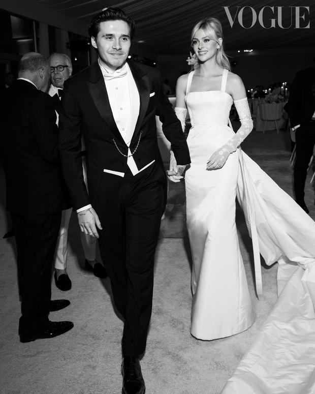 Chú rể Brooklyn diện một bộ suit của Dior. Đây là món quà cưới được Nicola tặng cho chồng vào ngày đặc biệt.
