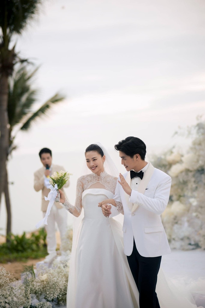 Sau thời gian hẹn hò, Ngô Thanh Vân và Huy Trần đã chính thức về chung một nhà với nhau bằng đám cưới đẹp như mơ tại Đà Nẵng.