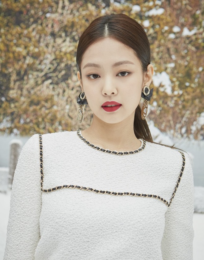 Jennie, Lily, Kristen: Nàng thơ Chanel nào được đại ngộ cao nhất! - Ảnh 3
